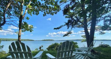 Sea Heather Cottage: Sunny Waterfront Escape for N
