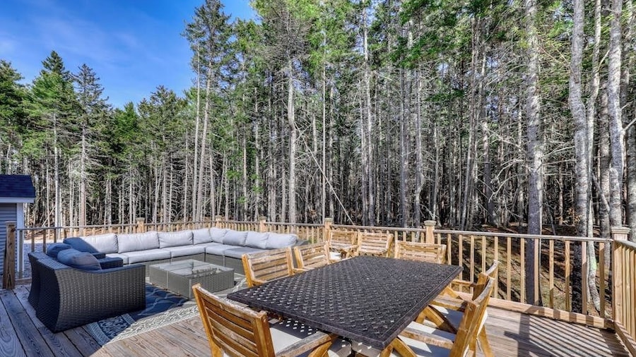 Secluded Dog-friendly Getaway w/ Free Wifi, Private Washer/dryer, Furnished Deck
