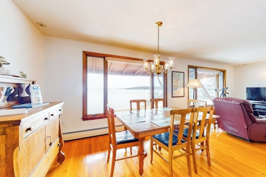 Casa, várias camas, lareira (Tideview) | 3 quartos, individualmente decorados, individualmente mobiliados