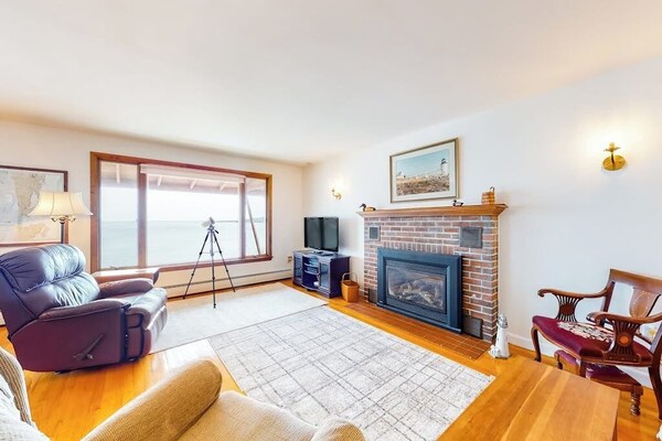 Waterfront Home With Beautiful Bay Views - Near Shops & Dining - Vinalhaven, ME