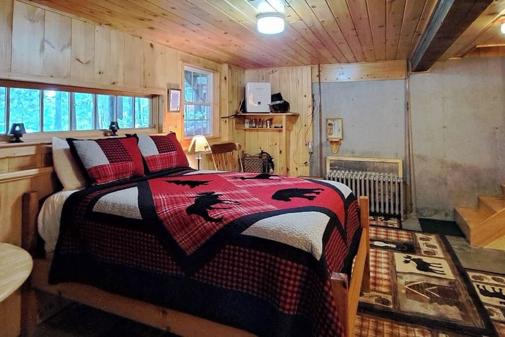 Chalet rustique, Plusieurs lits, cuisine (Pebble Beach) | 3 chambres, décor unique, ameublement unique, literie fournie