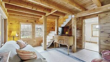 Cabaña, varias camas, cocina (Ridge View Cottage) | Área de sala de estar