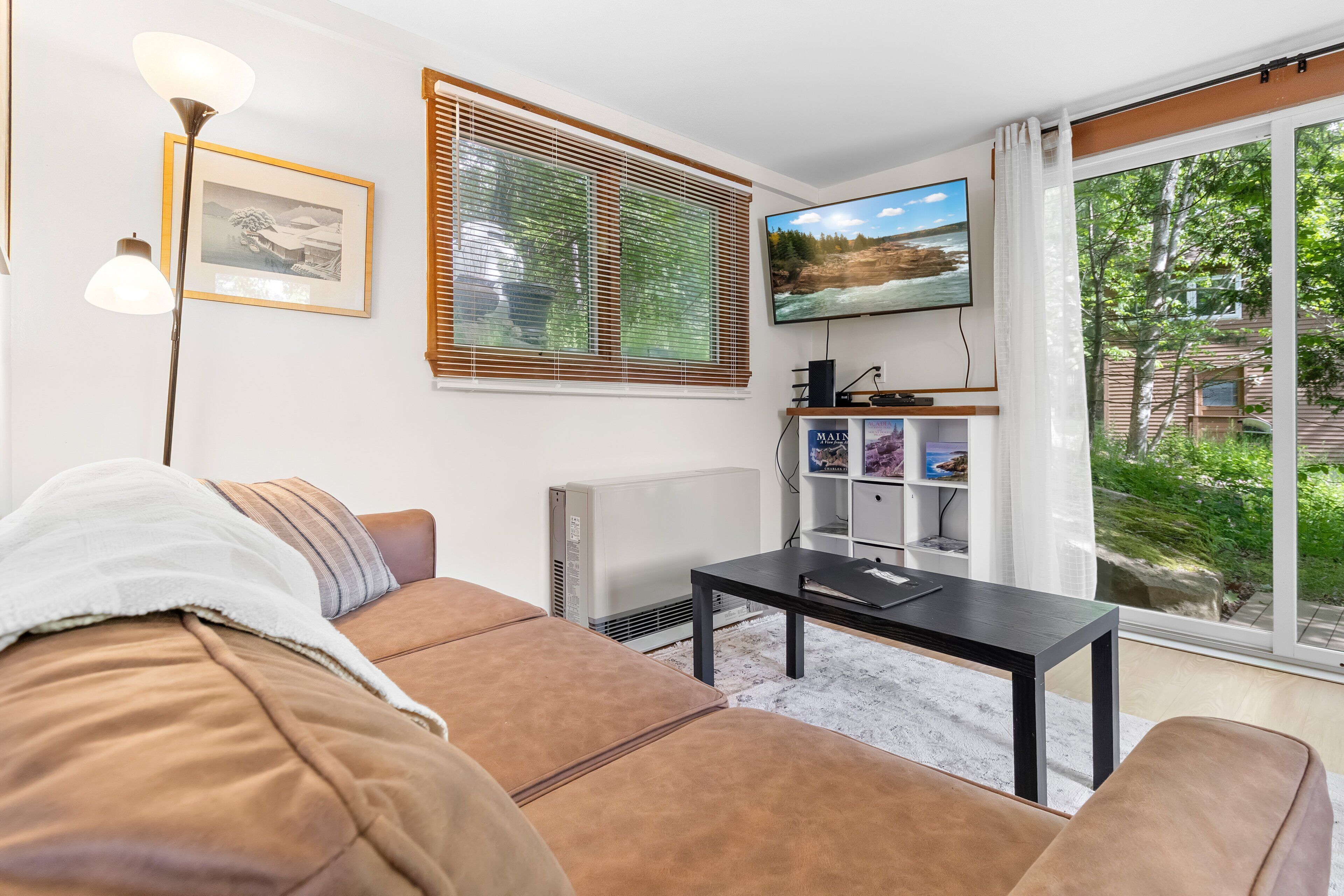 Cabin, 1 Queen Bed, Patio, Garden View (Ledgewood 11A) | Living area
