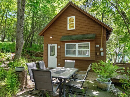 Two-level Unit w/ Patio, Deck, Firepit, Private Washer/ Dryer, and Free Wifi