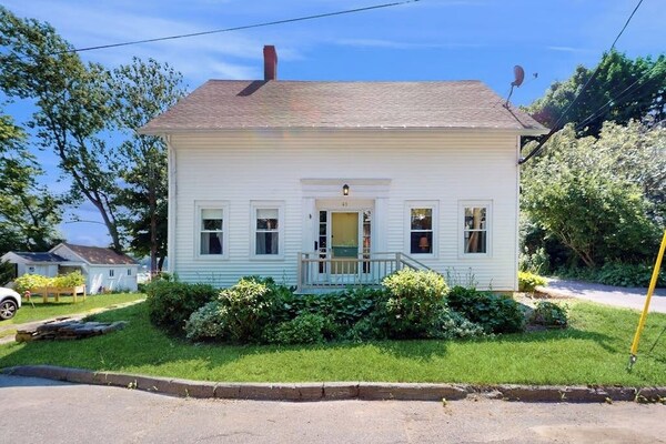 Charming Cape-style House With Panoramic River Views And Modern Amenities - Bath, ME