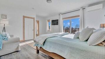 2 bedrooms, individually decorated, individually furnished, bed sheets