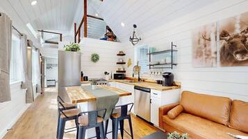 Cabin, nhiều giường, quang cảnh vườn (Bald Mountain Tiny House) | Nội thất