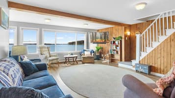 House, Multiple Beds (Cobbossee Hideaway) | Living area