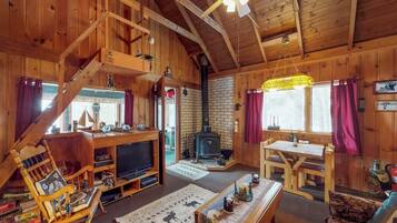 House, Multiple Beds, Fireplace (Split Rock Cottage) | Living area