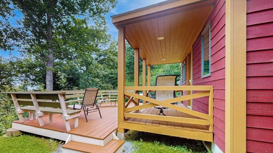 Beautiful Hilltop Home With Deck & View of Penobscot Bay - Near Festivals & More