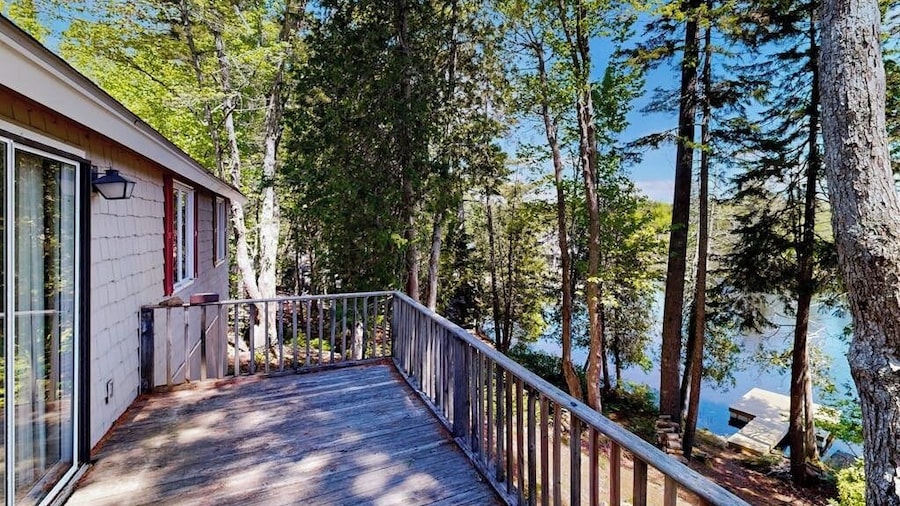Lady Slipper Cottage: Charming Lakefront Retreat With Canoes, Kayaks, and Modern Comforts