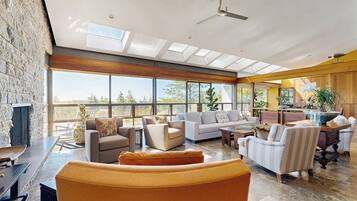 House, Multiple Beds, Patio (Rackliff Island Hideaway) | Living area