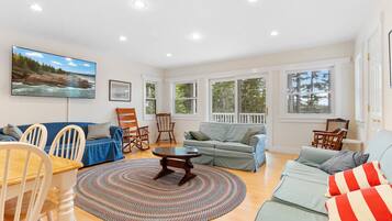 House, Multiple Beds (Compass Rose) | Living area