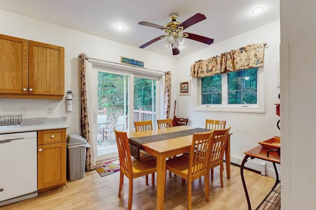 Cabin, Multiple Beds, Kitchen (Dogwood Cottage) | 3 bedrooms, individually decorated, individually furnished, bed sheets
