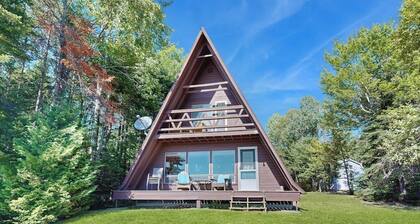 Comfy Lakefront Cabin With Gorgeous Views, Private Dock & Pebble Beach