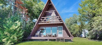 Comfy Lakefront Cabin With Gorgeous Views, Private Dock & Pebble Beach