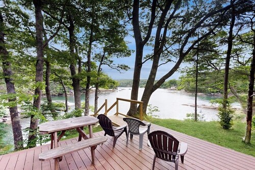 Century-old Oceanfront Home With Wraparound Porch - Walk Downtown, Dogs OK