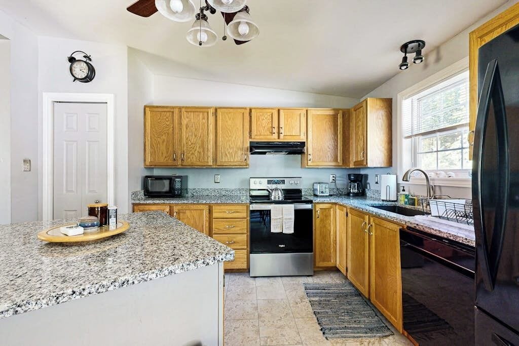 House, Multiple Beds (North Star) | Private kitchen