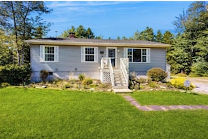 Exterior - Charming Cottage Near the Beach With Balcony, Deck, Grill, Fireplace - Dogs OK (Georgetown)