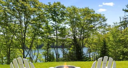 Charming Coastal Cottage With Deck, Grill, Firepit, and Jetted tub
