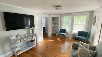 Apartment, 1 Katil Ratu (Queen) dengan Katil Sofa, Garden View (Hobbit Hutch) | Ruang tamu