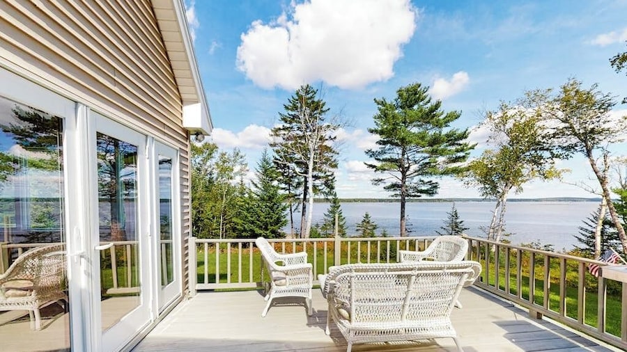 Dog-friendly, Bayfront Home W/rocky Beach, Full Kitchen, Washer/dryer & Firepit