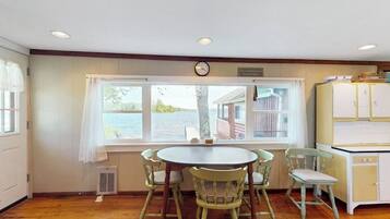 Cottage, 1 King Bed with Sofa bed (Reece Cottage) | 1 bedroom, individually decorated, individually furnished, bed sheets