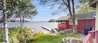 Secluded Lakefront Cottage Great Views, Dock & Boat Launch