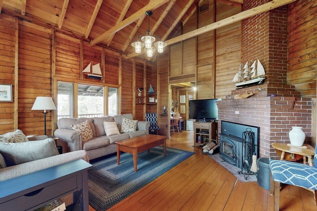 Cabin, Multiple Beds, Fireplace (Charming South Bristol Cottage) | Living area