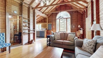 Cabin, Multiple Beds, Fireplace (Charming South Bristol Cottage) | Living area