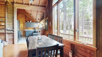 Cabin, Multiple Beds, Fireplace (Charming South Bristol Cottage) | 3 bedrooms, individually decorated, individually furnished, bed sheets