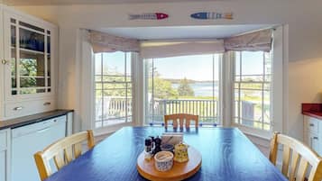 Cottage, Multiple Beds, Kitchen (Turkey Cove Cottage) | Dining