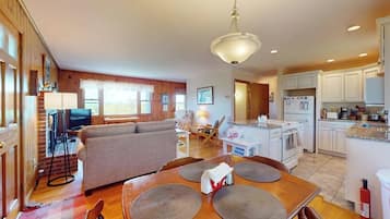 Cabin, Multiple Beds, Kitchen, Garden View (Lobster Tail Cottage) | Living area