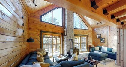Stunning & Spacious Log Cabin in the Woods