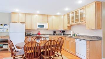 Chalet rustique, Plusieurs lits, vue sur le jardin (Lucky Stone Cottage) | Cuisine privée