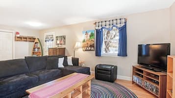 Cabin, Multiple Beds, Garden View (Lucky Stone Cottage) | Living area