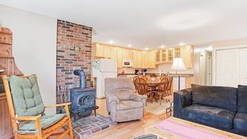 Chalet rustique, Plusieurs lits, vue sur le jardin (Lucky Stone Cottage) | Aire de séjour