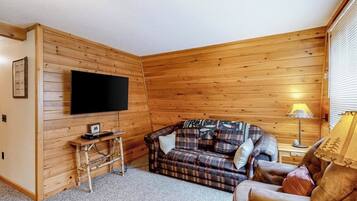 Apartment, Multiple Beds, Fireplace (Lakeview Duplex-Combo Cabin #2 and #3) | Living area