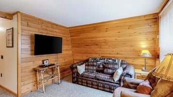 Apartment, Multiple Beds, Fireplace (Lakeview Duplex-Combo Cabin #2 and #3) | Living area