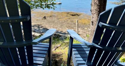 Beautiful Hidden Waterfront Retreat With Rocky Beach