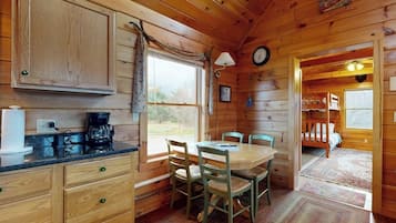 House, Multiple Beds, Patio (Loon Song) | Dining