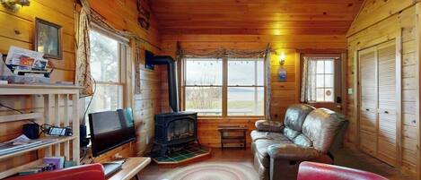 House, Multiple Beds (Loon Song) | Living area