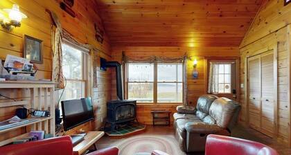 Cozy Cabin in Spectacular Lakefront Location With Great Views - Dog-friendly