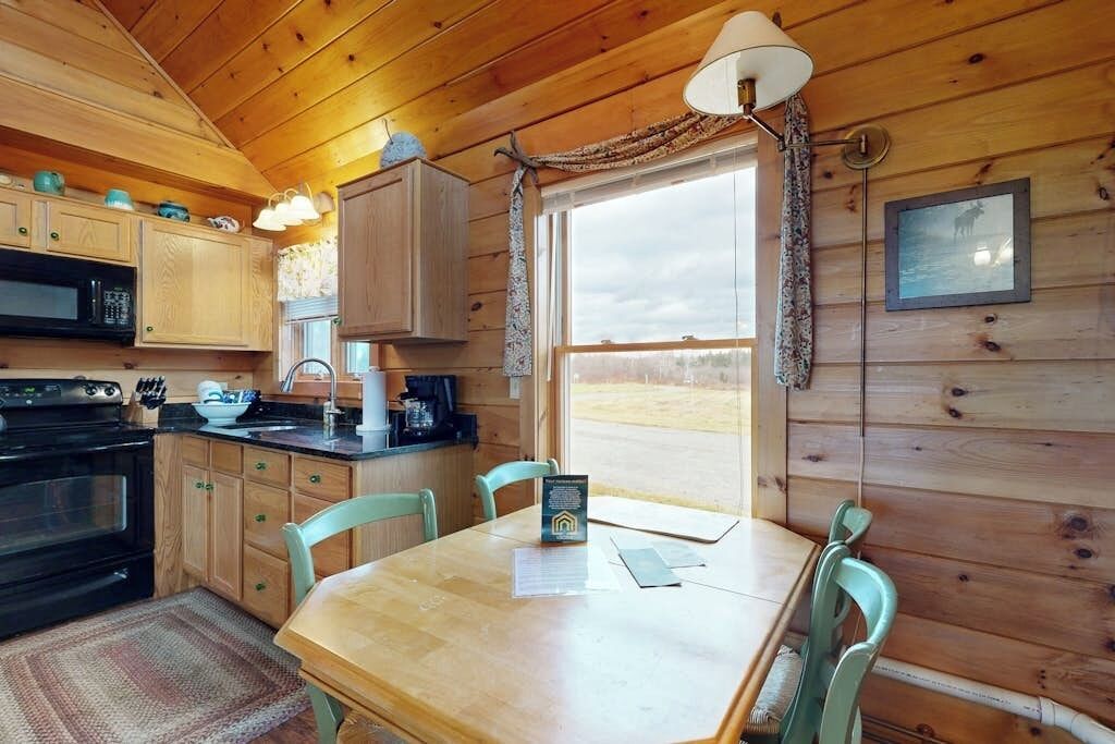 House, Multiple Beds, Patio (Loon Song) | Private kitchen