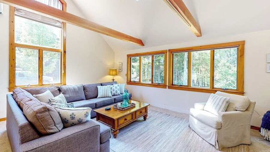 Dog-friendly Beach House With Wifi, Private Washer/dryer, Deck, Beautiful Views