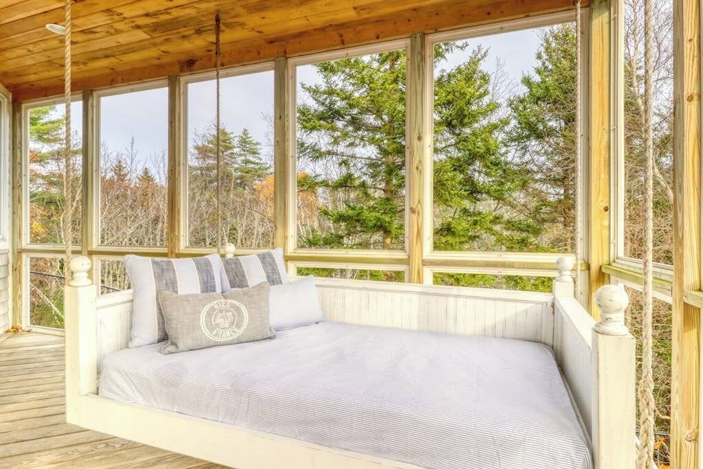 4 bedrooms, individually decorated, individually furnished, bed sheets