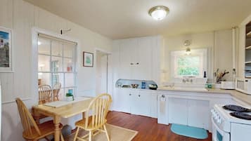 Apartment, Berbilang Katil, Kitchen, Garden View (Orange House Apartment) | Dapur peribadi