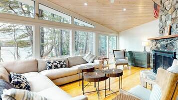 House, Multiple Beds, Fireplace (Loon Cove) | Living area