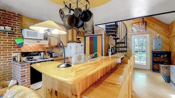House, Multiple Beds, Kitchen (Rockwood Getaway) | Private kitchen