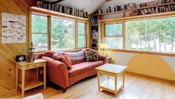 House, Multiple Beds, Kitchen (Rockwood Getaway) | Living area